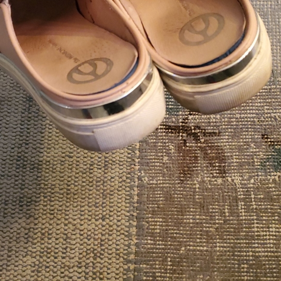 Shoes - Picture 3 of 4